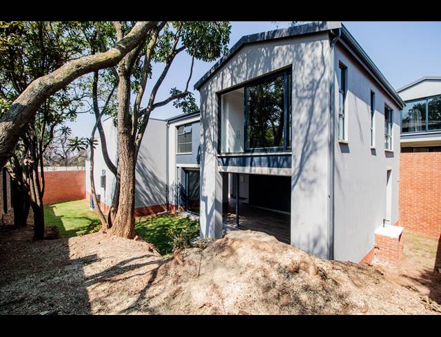 3 BEDROOM FREESTANDING FOR SALE IN LYNNWOOD